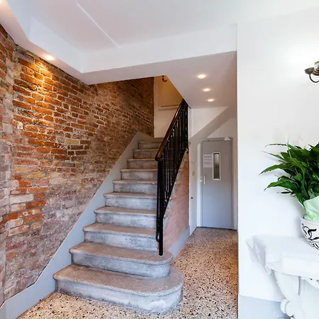Prince Apartments *